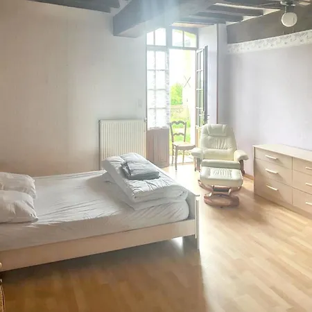 Maison Charmante A Avec Jardin Prive Vakantiehuis *
